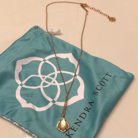 Kendra Scott Jewelry - Kendra Scott Rose Quartz Necklace in Rose Gold